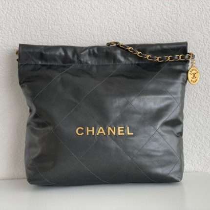 𝗖𝗵𝗮𝗻𝗲l 𝟮𝟮 handbags