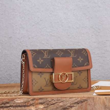 M68746 Huanghua Dauine Chain Bag